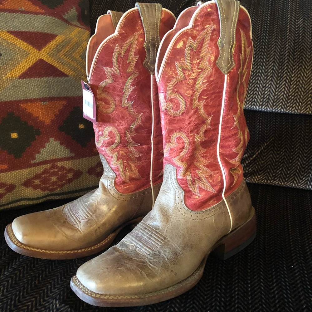 Women’s EUC Ariat boots. Size 7
